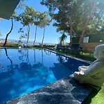 Oezel Havuz Ve Deniz Manzarali Yeni Villa